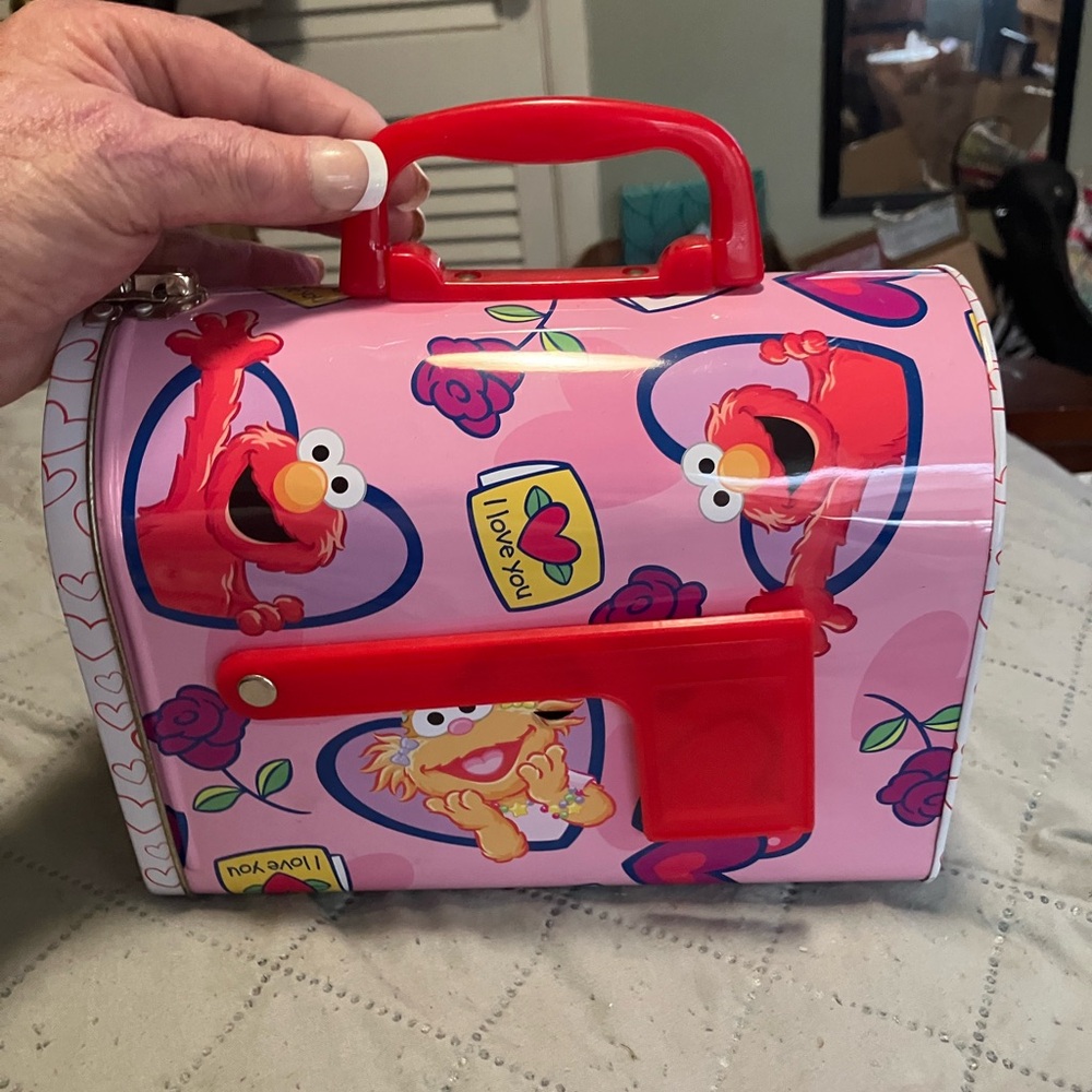 Sesame Street Mail/Lunchbox - Picture 6 of 9
